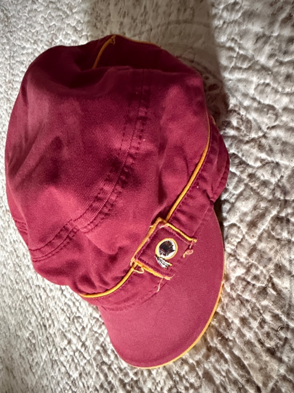 Redskins hat with Embroidered Logo, short bill